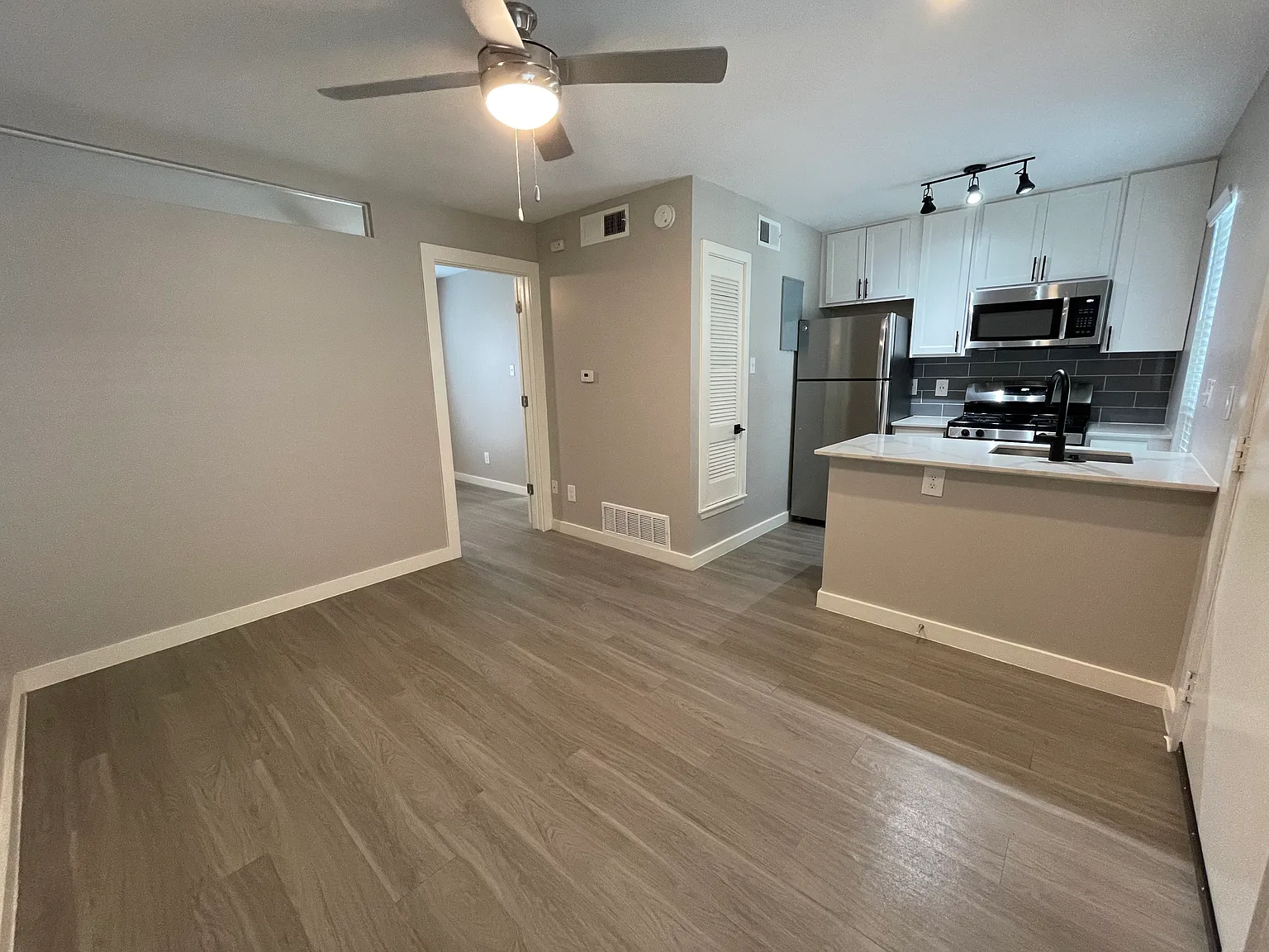 1 bed, 406 sqft, $1,295 — Photo 2