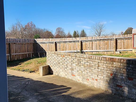 5th image of 460 McIntosh Dr