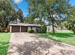 1607 Barak Ln, Bryan, TX 77802