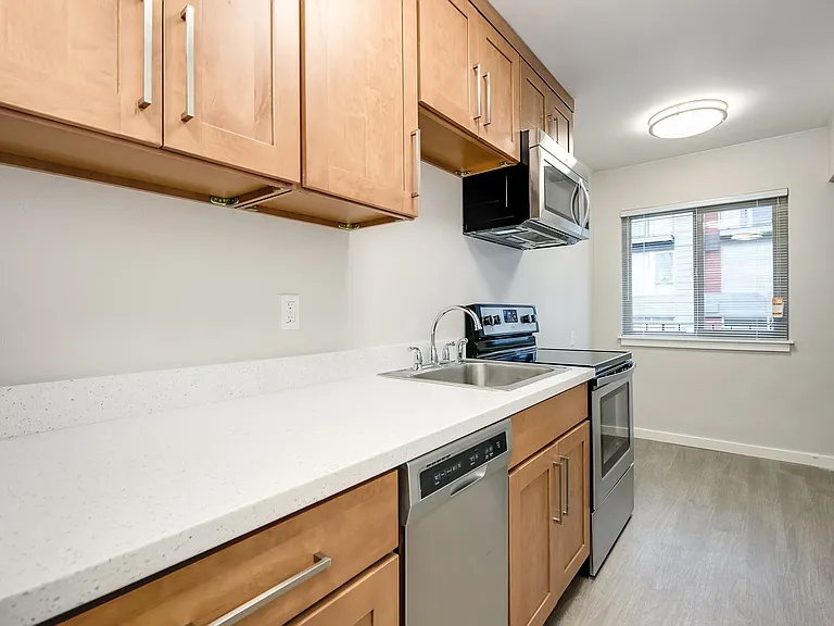 14th Ave Apartments — Photo 7