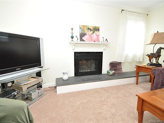 5th image of 21 Hollister Way N #21