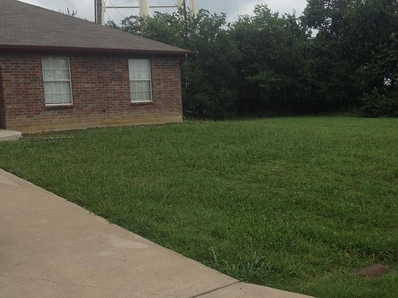 2nd image of 411 Live Oak St
