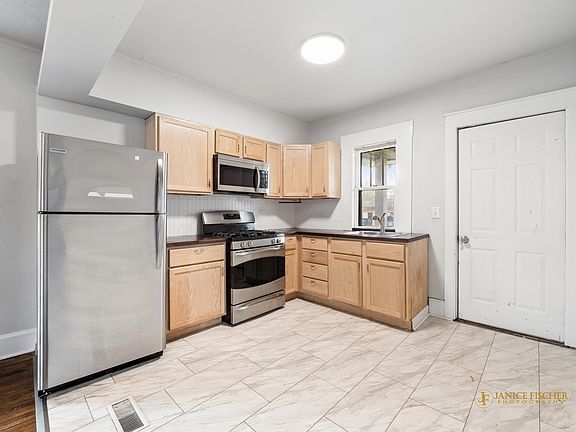 2nd image of 2119 Douglas St