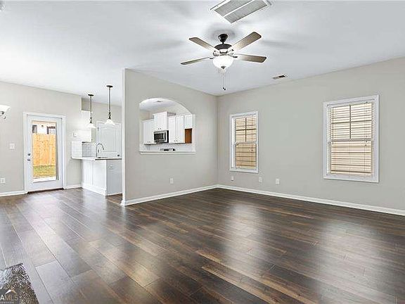 3rd image of 36 Samuel Way NW