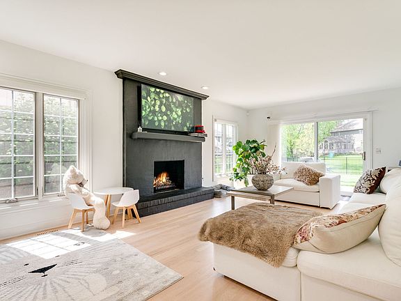 4th image of 10728 Chaucer Dr