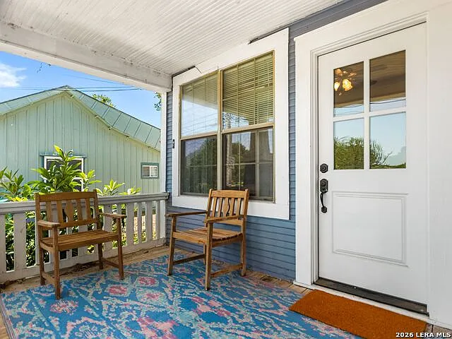 2213 N Flores St — Photo 35