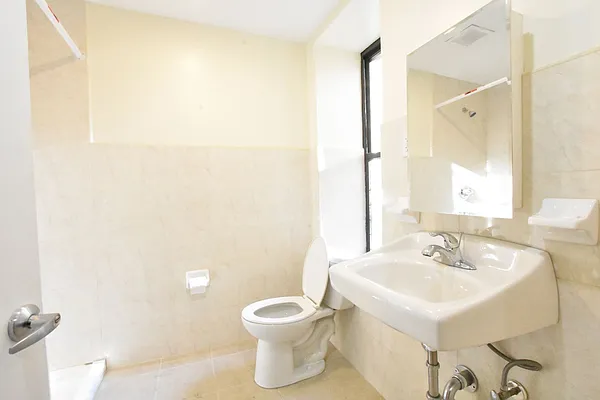 Rented by Clove Realty LLC | media 6