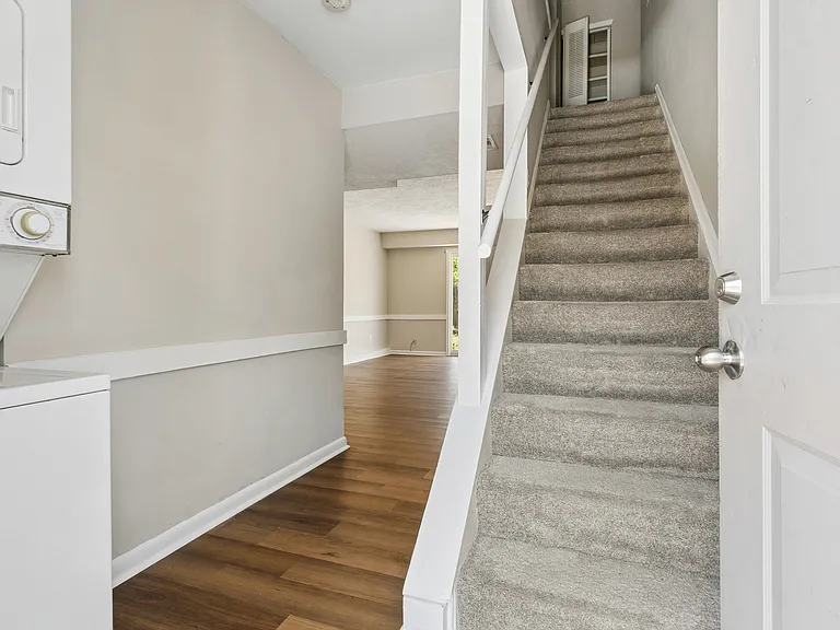 506 Genneys Way — Photo 5