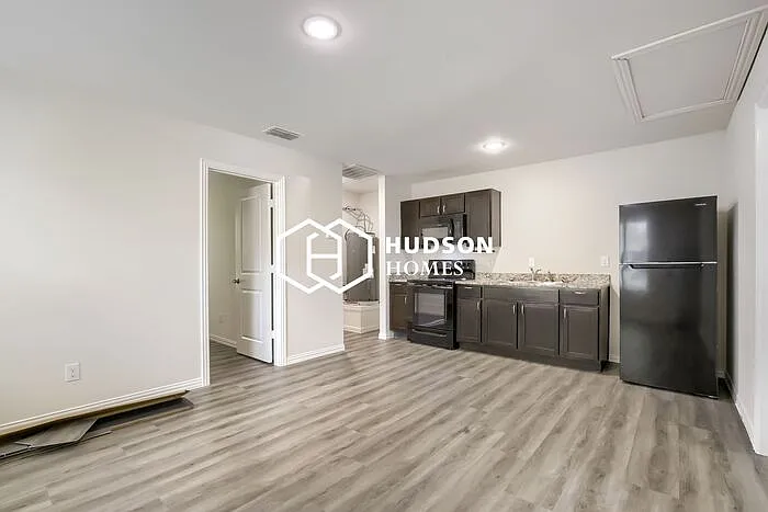 1716 N Ross Ave — Photo 3
