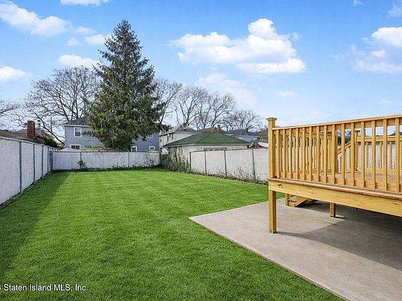 3rd image of 332 Willowbrook Rd