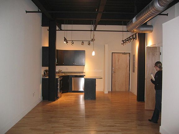 4th image of 350 E Short St Unit 206