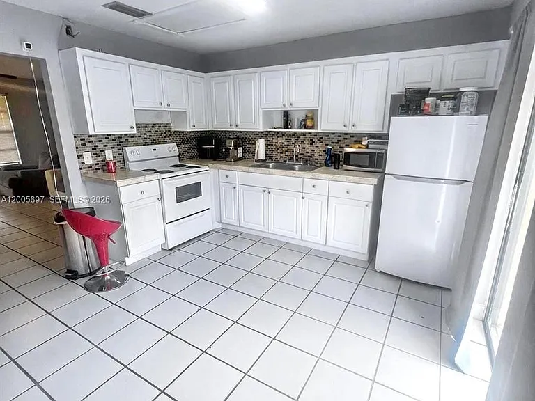 4259 Royal Banyan Way #B — Photo 4
