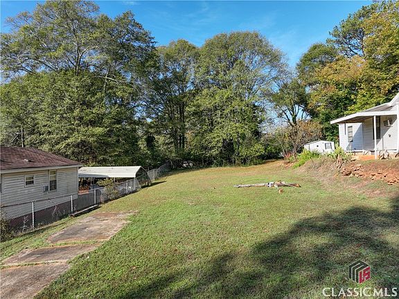 3rd image of 1743 Hancock Avenue W