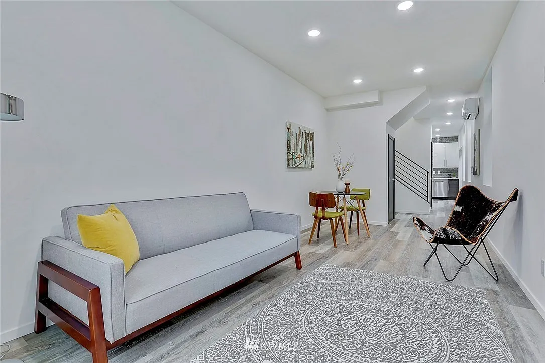 3 bed, 2.5 bath, 1500 sqft, $3,600 — Photo 3