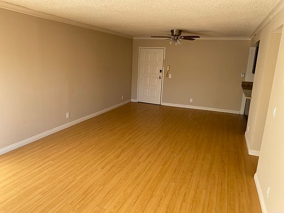 2nd image of 821 E Chestnut St #3