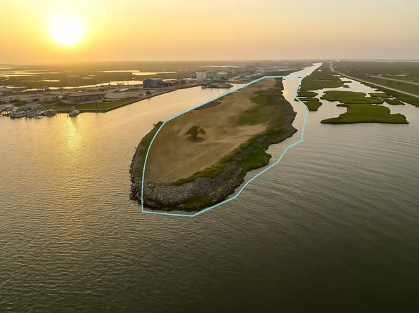 1228 N Redfish St, Pt Bolivar, TX 77650