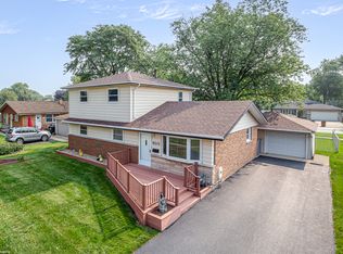 9201 Stanford Dr, Bridgeview, IL 60455