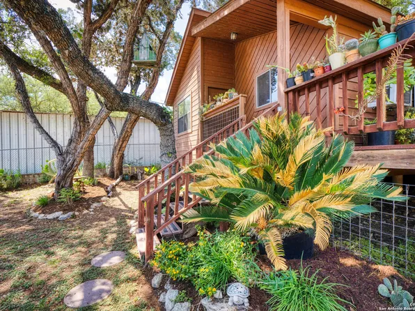 1262 PEBBLE BEACH RD, Lakehills, TX 78063