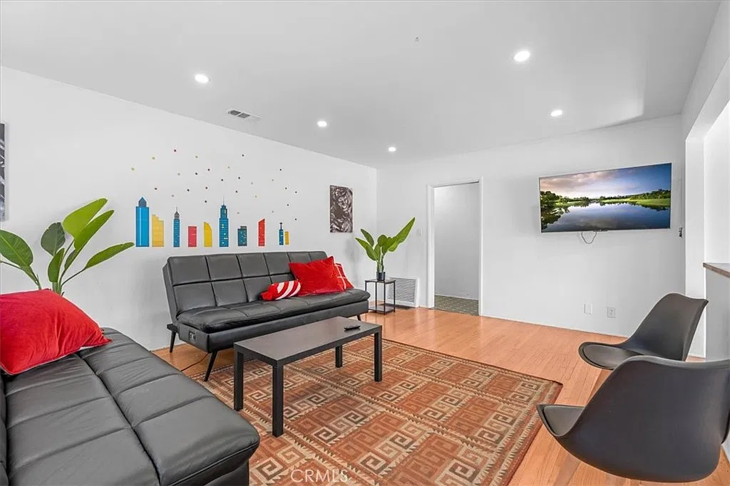 3633 Lime Ave — Photo 4