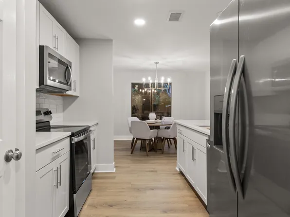 201 Greenmeadow Dr, Goose Creek, SC 29445