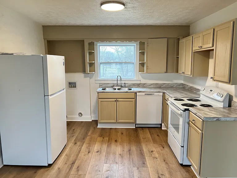 711 W Eastland St #B — Photo 3