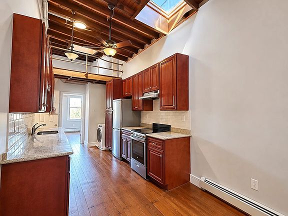 3rd image of 134 Jefferson St #3LR