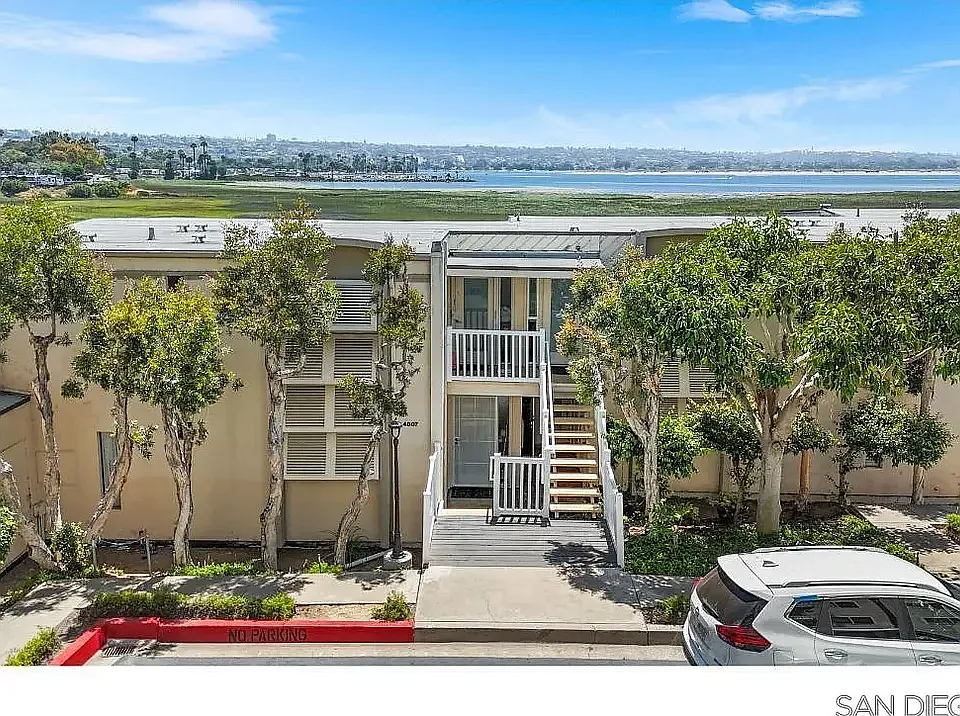 2 bed, 913 sqft, $5,500 — Photo 3