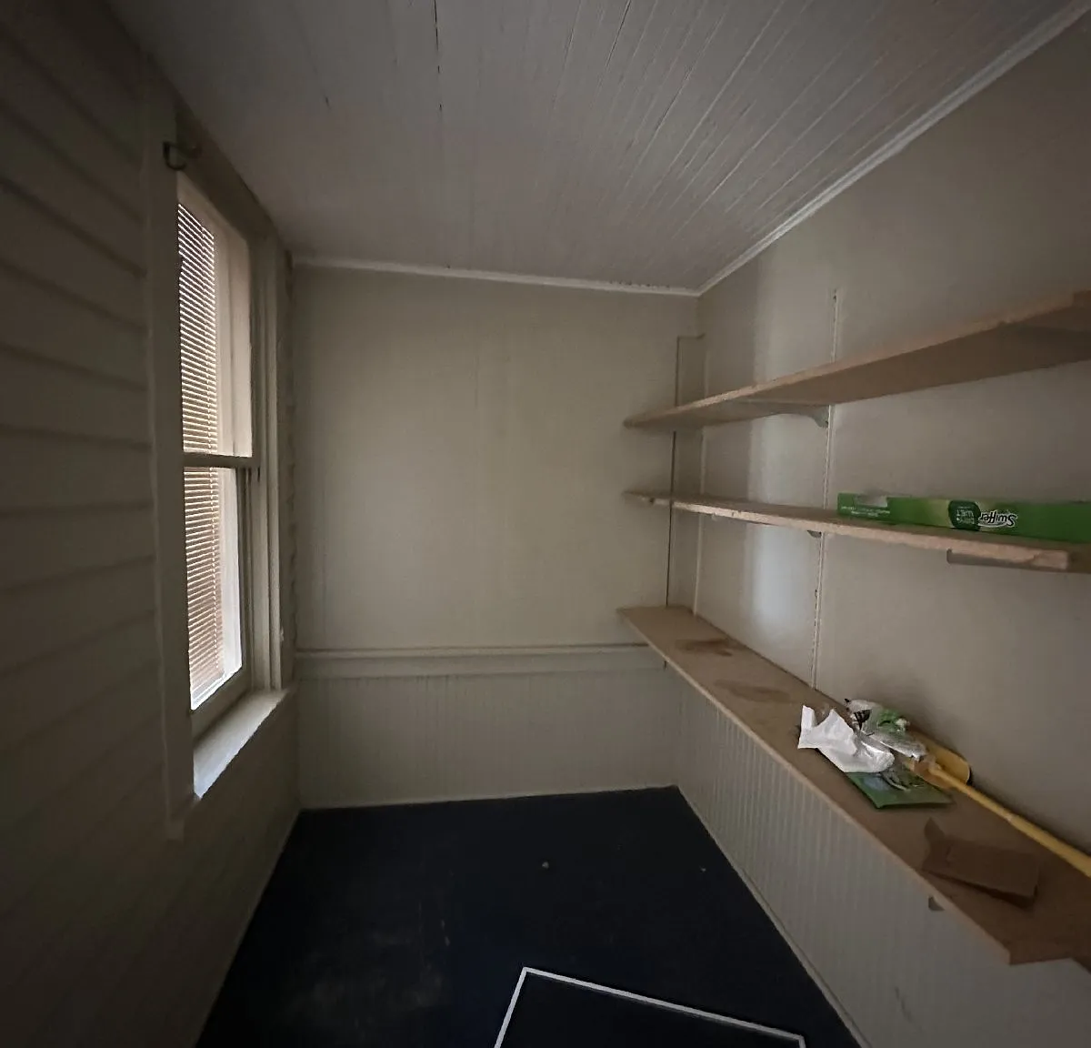 3 bed, 1.0 bath, $350 — Photo 2