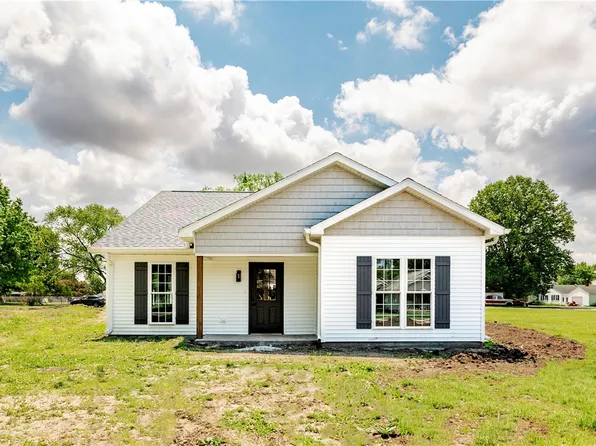 102 E North Second St, Findlay, IL 62534