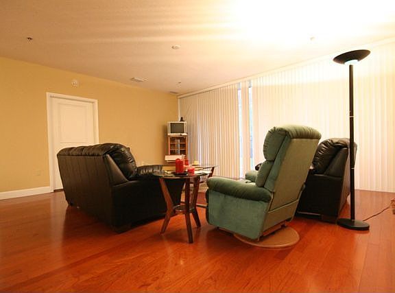 4th image of 151 E Washington St Penthouse 2B