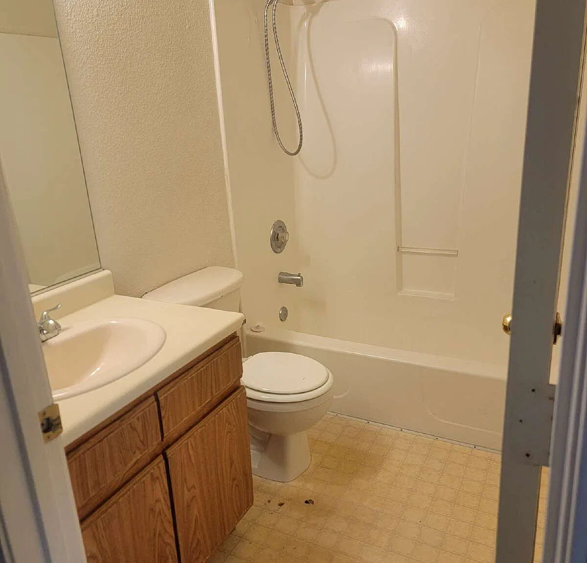 2 bed, 2.0 bath, 968 sqft, $1,600 — Photo 4