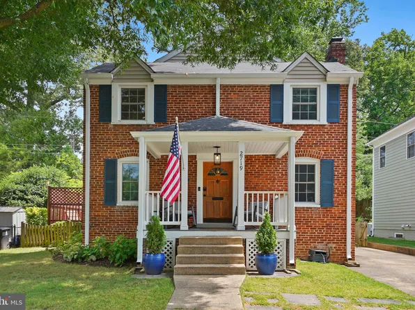 2719 N George Mason Dr, Arlington, VA 22207