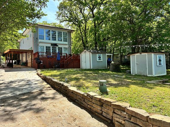 1152 W Lake Dr