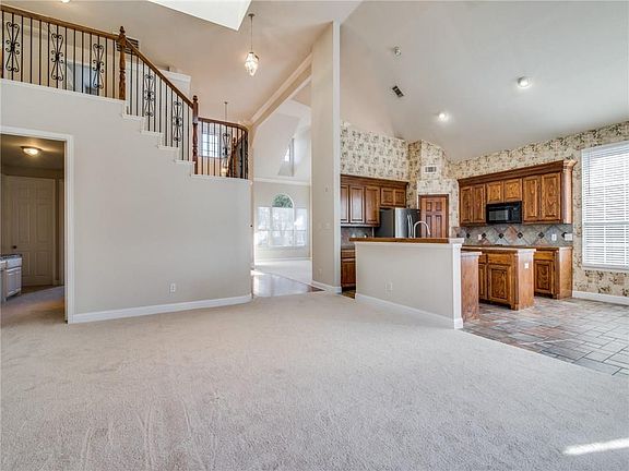 5th image of 2304 Brenham Dr
