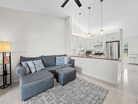3rd image of 610 Lincoln Ct #610