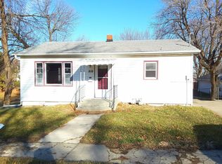 819 E 4th St, Maryville, MO 64468
