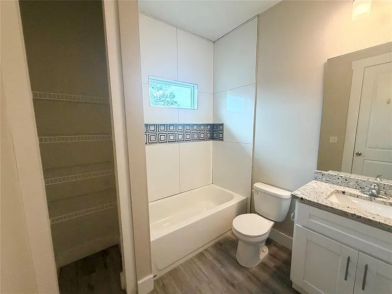 2125 W Saint Joseph St — Photo 21