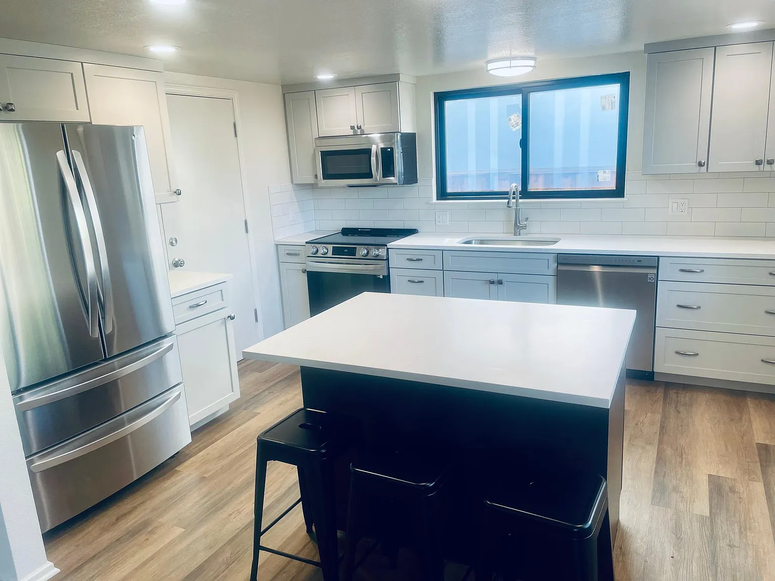 1178 Gardenside Ln — Photo 3