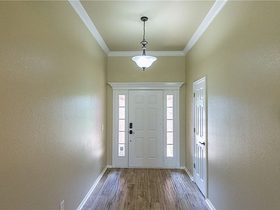 4th image of 404 NE Whitney St