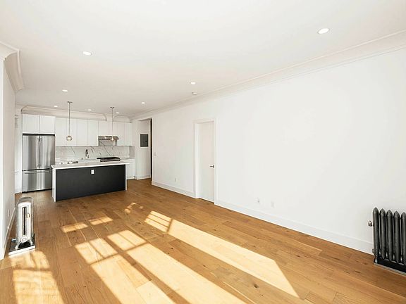 2nd image of 1307 Lombard St #5
