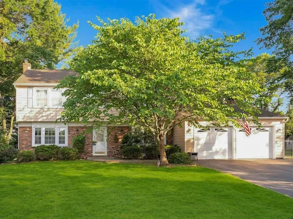 4 Hilton Court, Stony Brook, NY 11790