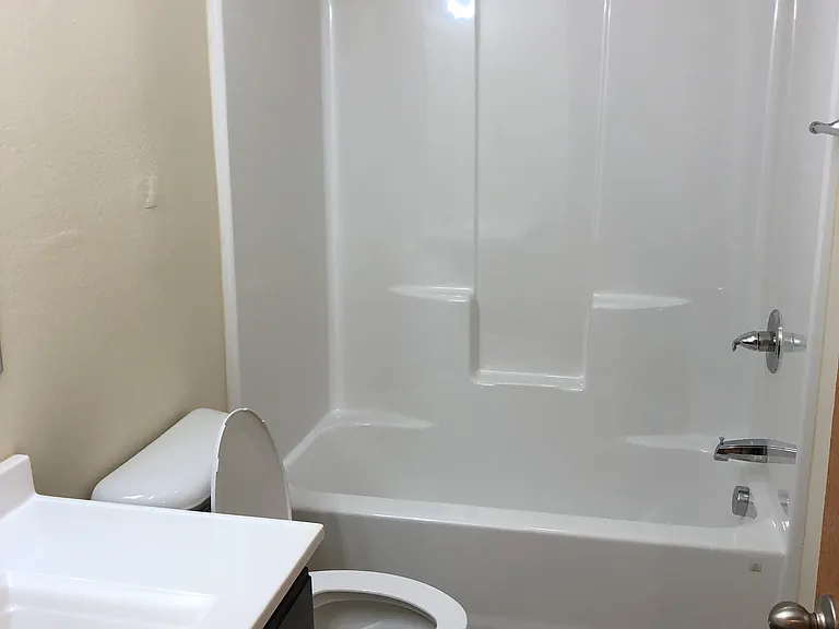 1 Hundred West Apartments — Photo 32