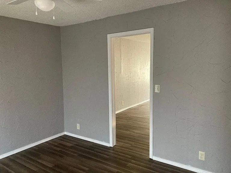1427 Northglen St — Photo 30