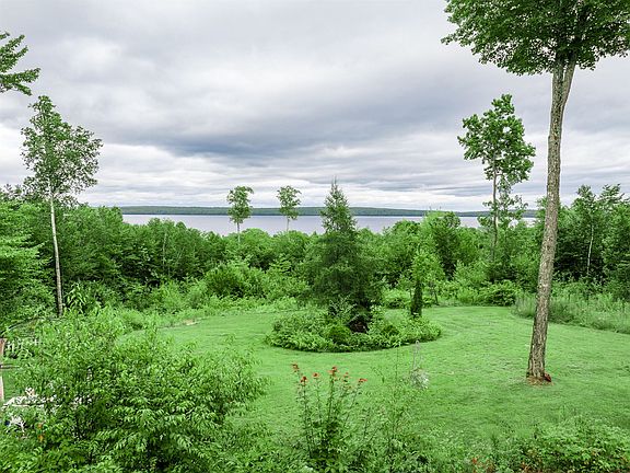 4th image of 169 Russell Rd