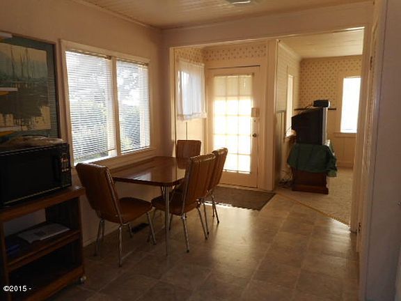 3rd image of 3130 SW Beach Ave