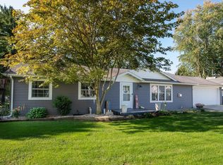 121 W Pleasant St, Etna Green, IN 46524
