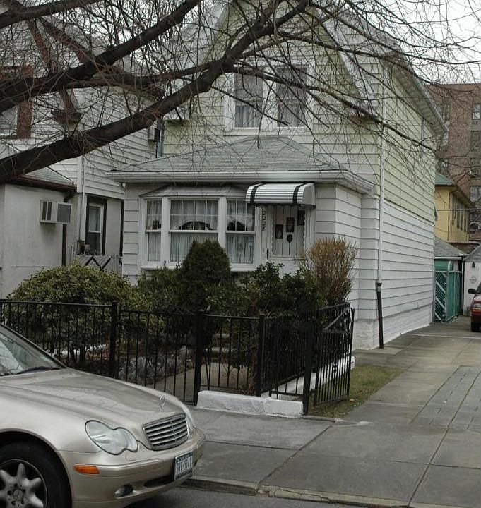 1st image of 2228 E 19th St
