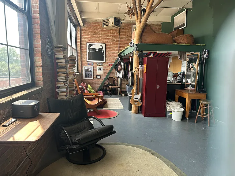 3143 W Carroll Ave — Photo 1