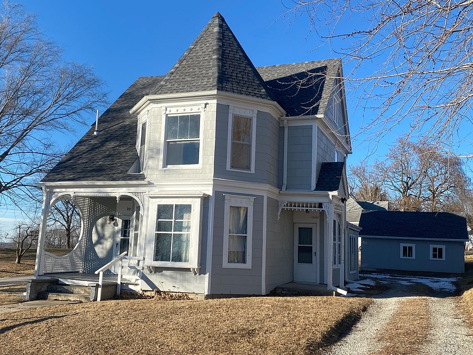 1st image of 205 W Jefferson St