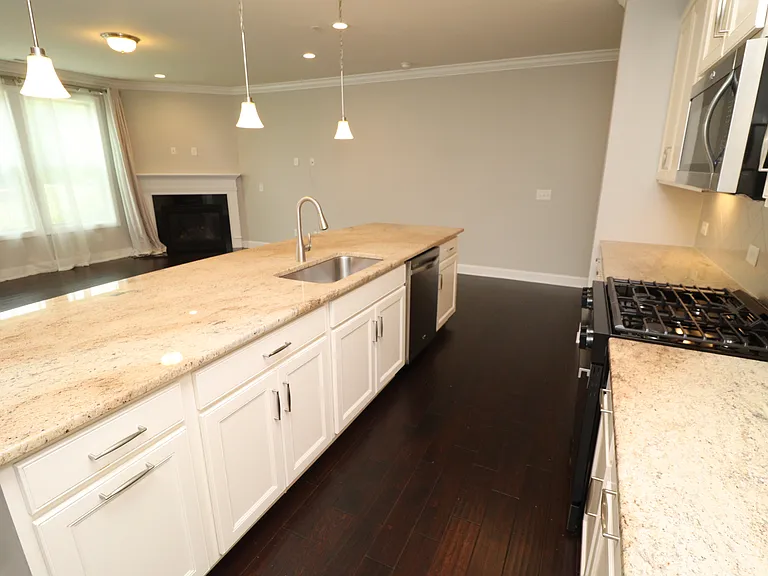 410 Boscawen Ln — Photo 7